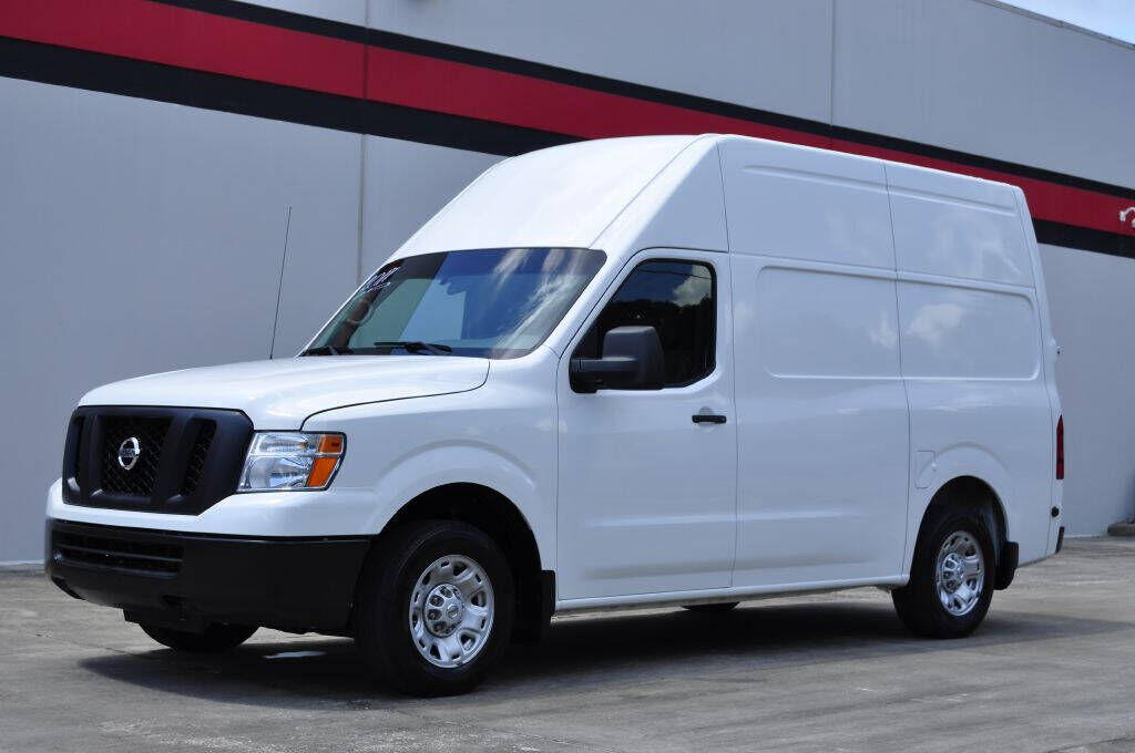 2017 NISSAN NV
