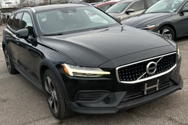 2020 VOLVO V60CC