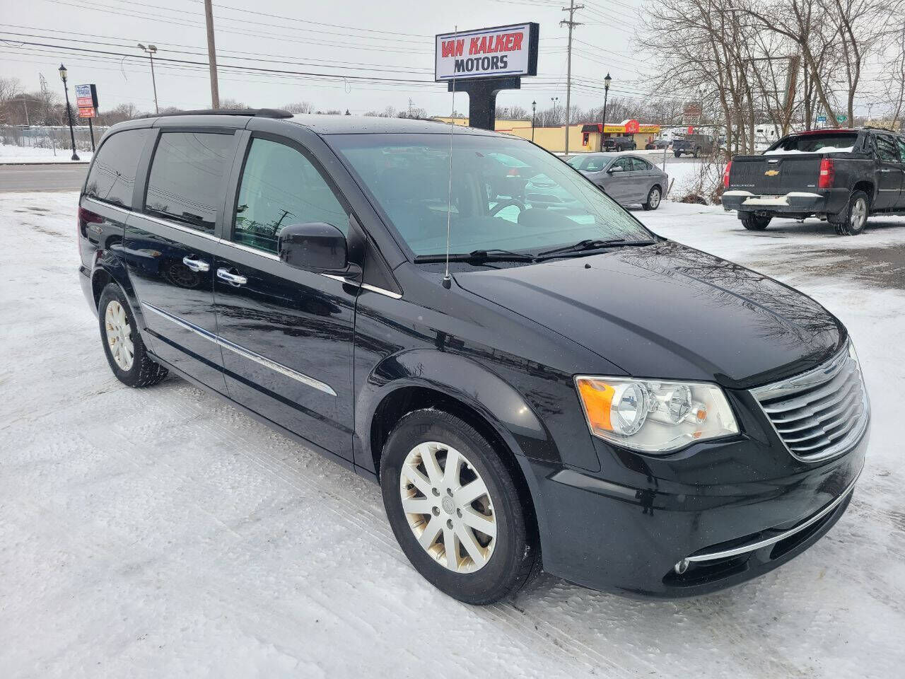2016 CHRYSLER Town and Country