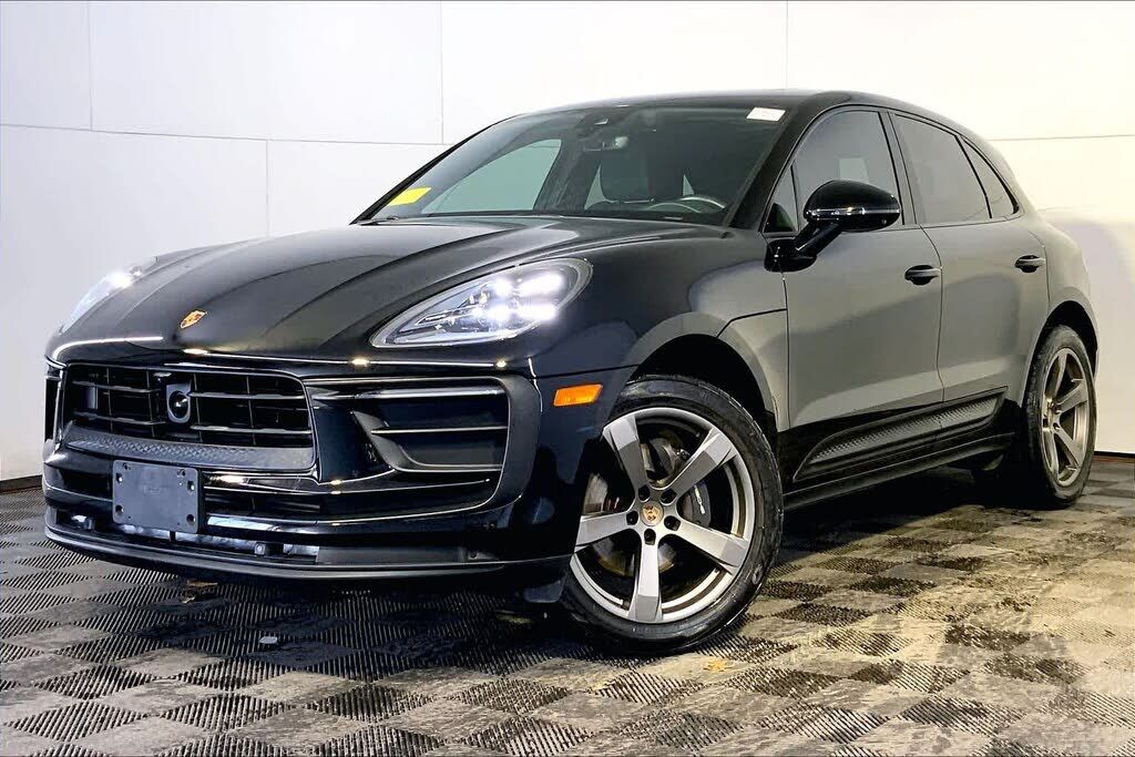 2023 PORSCHE Macan