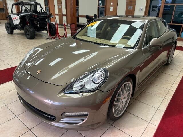 2011 PORSCHE Panamera