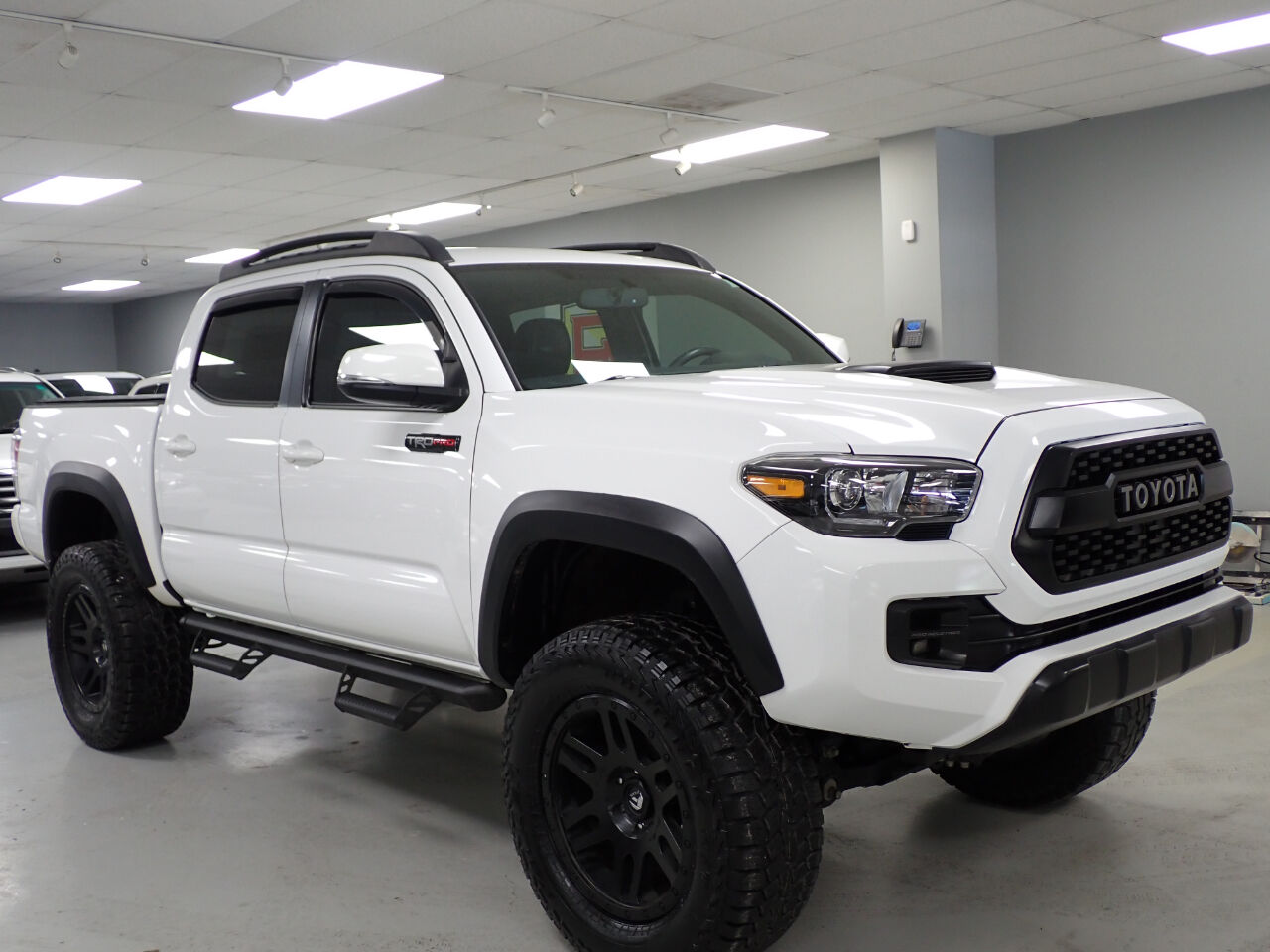 2017 TOYOTA Tacoma