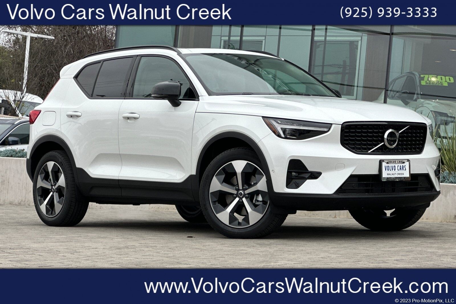 2026 VOLVO XC40