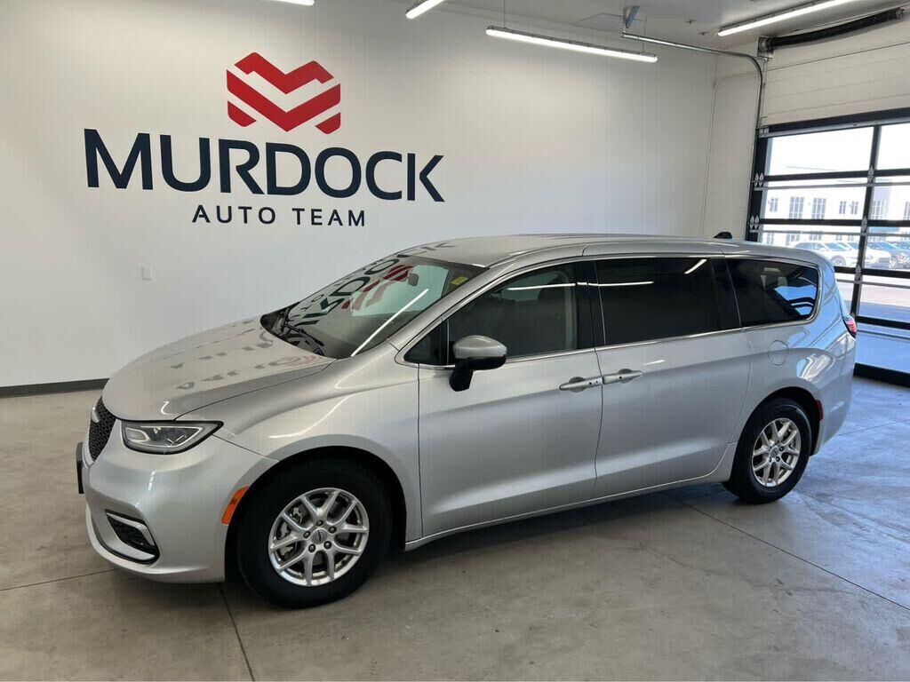 2023 CHRYSLER Pacifica