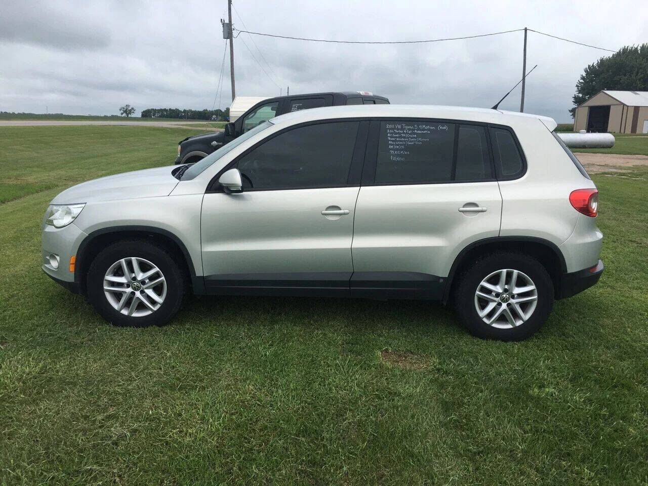 2011 VOLKSWAGEN Tiguan