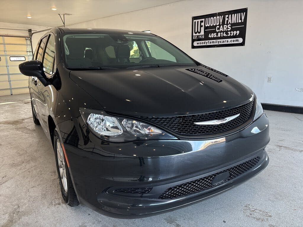 2023 CHRYSLER Voyager