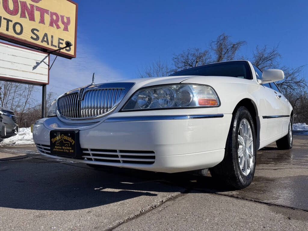 2011 LINCOLN Town Car