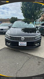 2017 VOLKSWAGEN Passat