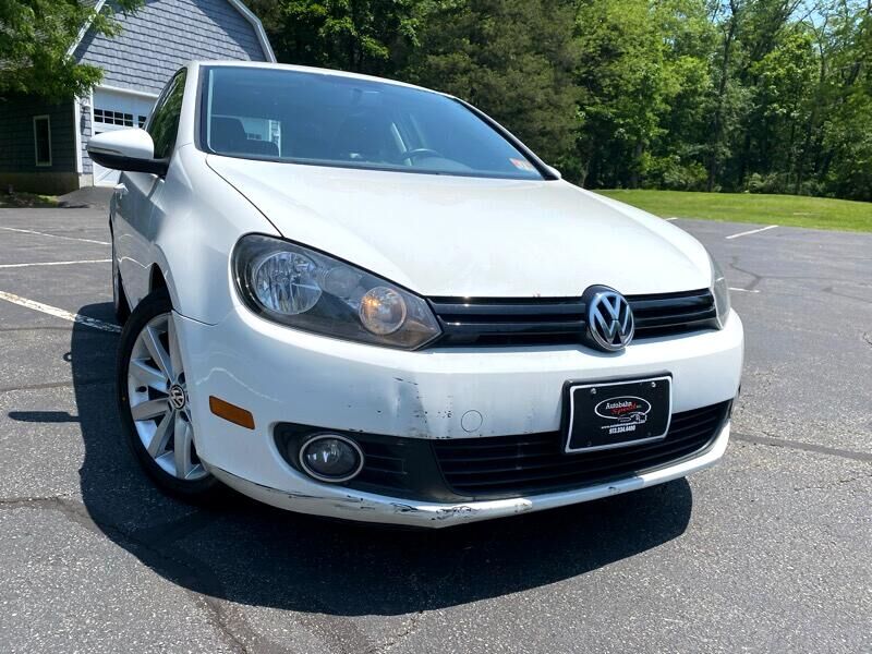 2011 VOLKSWAGEN Golf