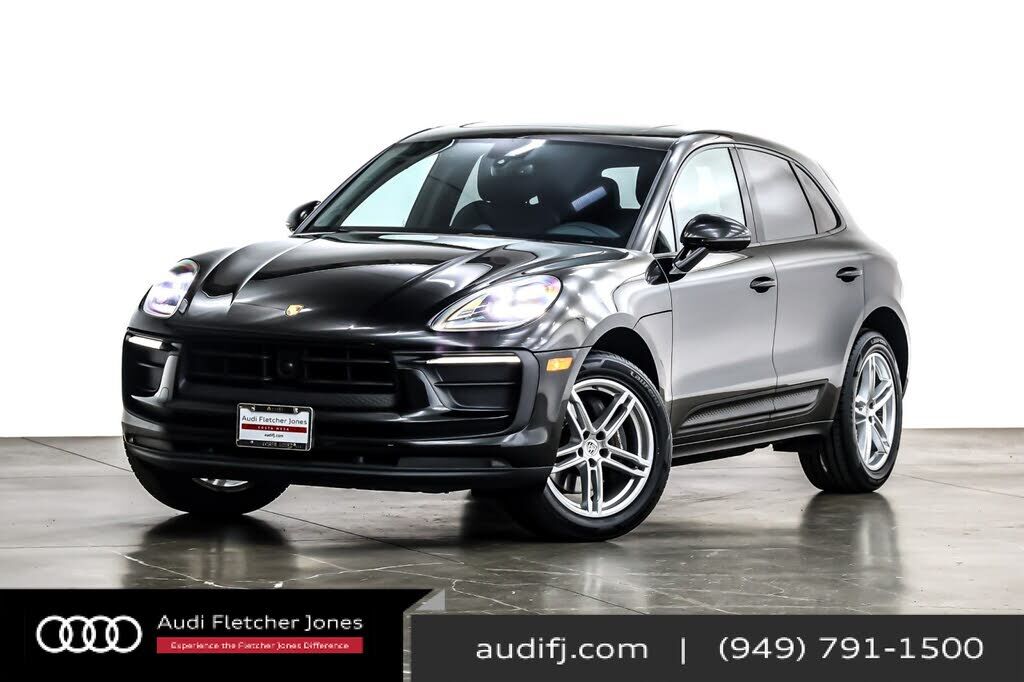 2024 PORSCHE Macan