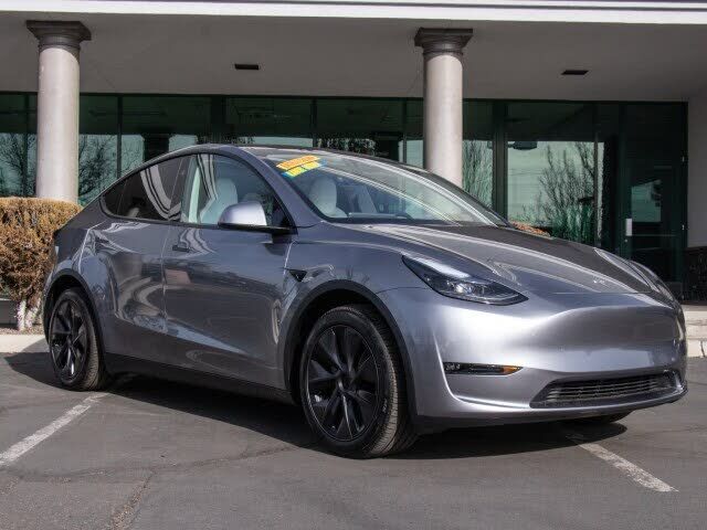 2025 TESLA Model Y
