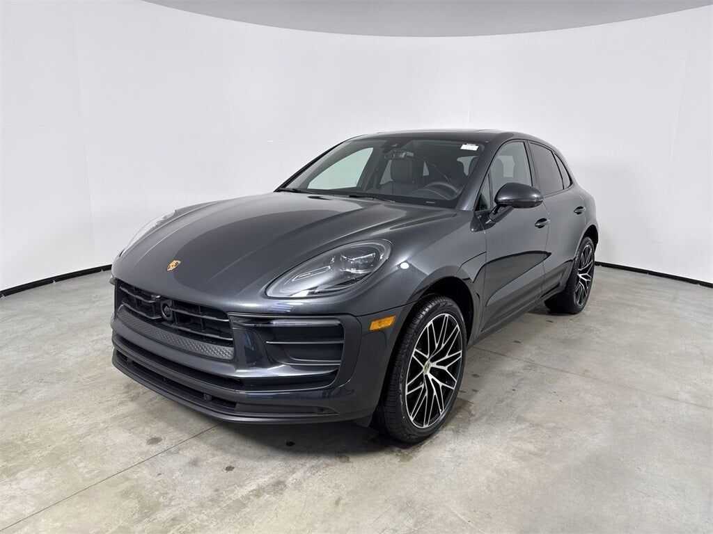2026 PORSCHE Macan