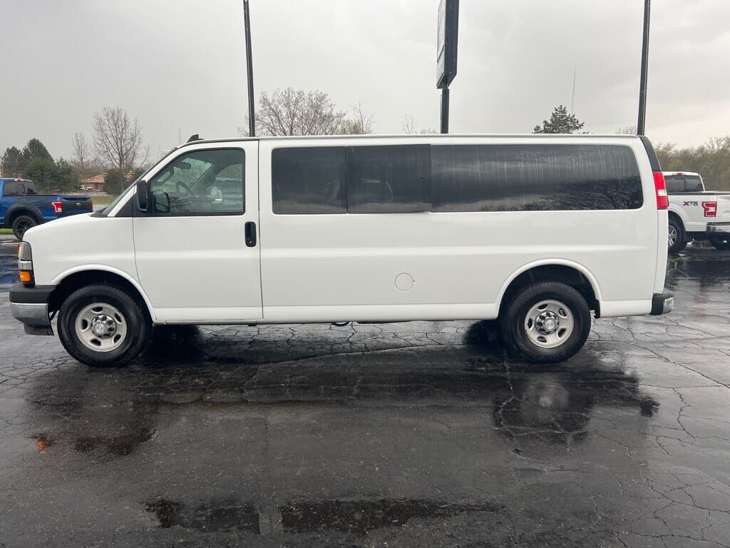 2017 CHEVROLET Express