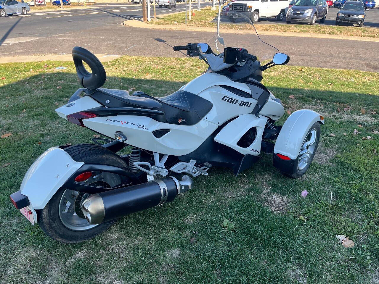 2011 CAN-AM Spyder