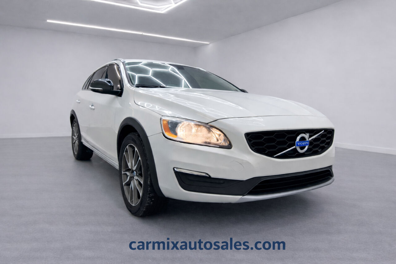 2017 VOLVO V60CC
