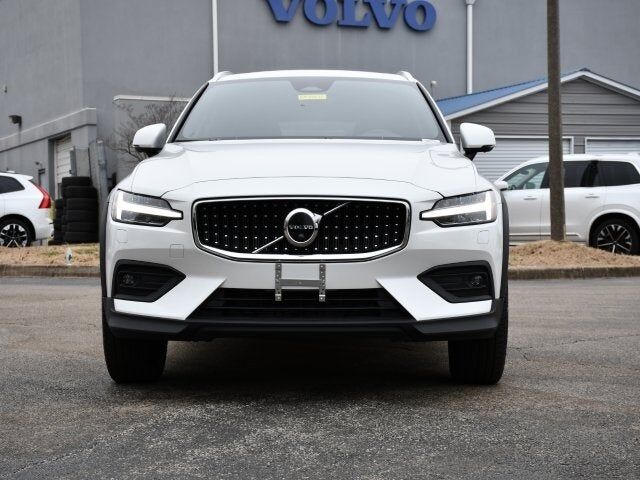 2025 VOLVO V60CC