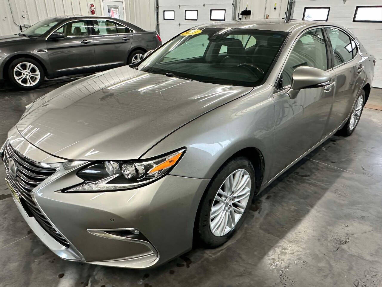 2017 LEXUS ES