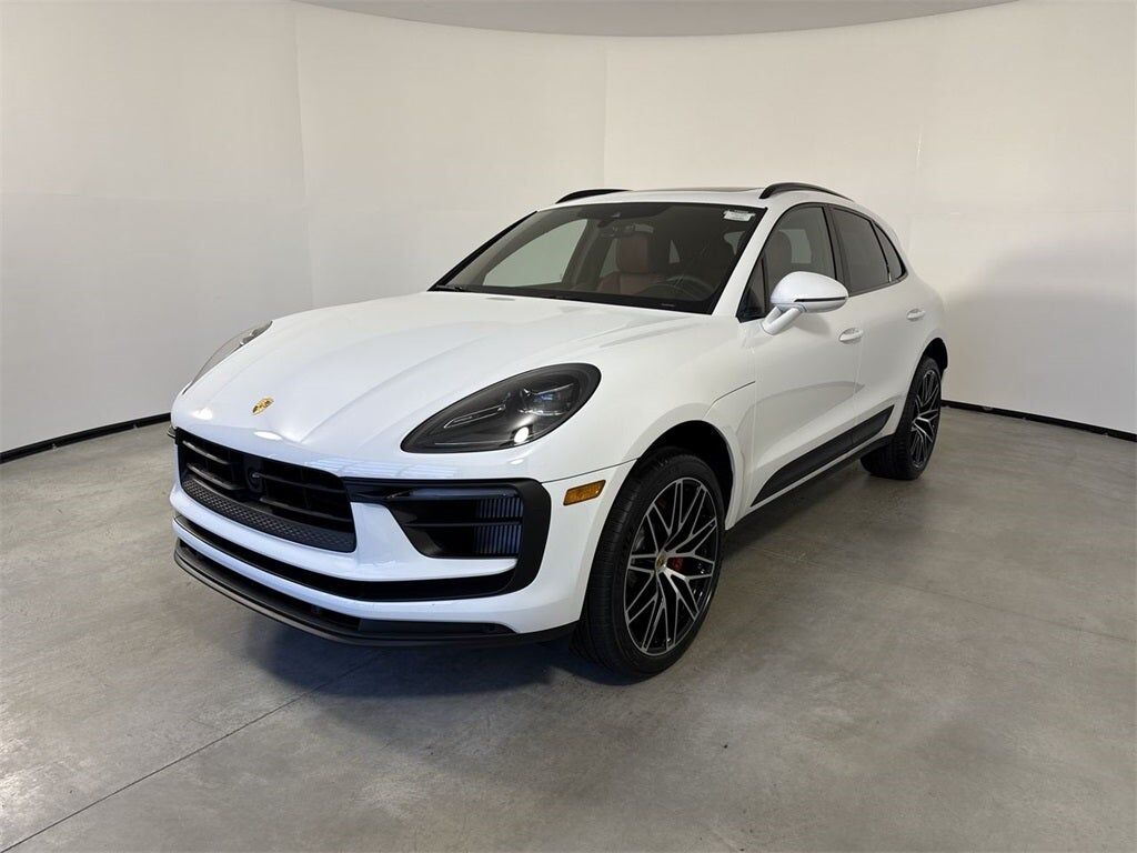 2026 PORSCHE Macan