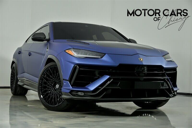 2023 LAMBORGHINI URUS