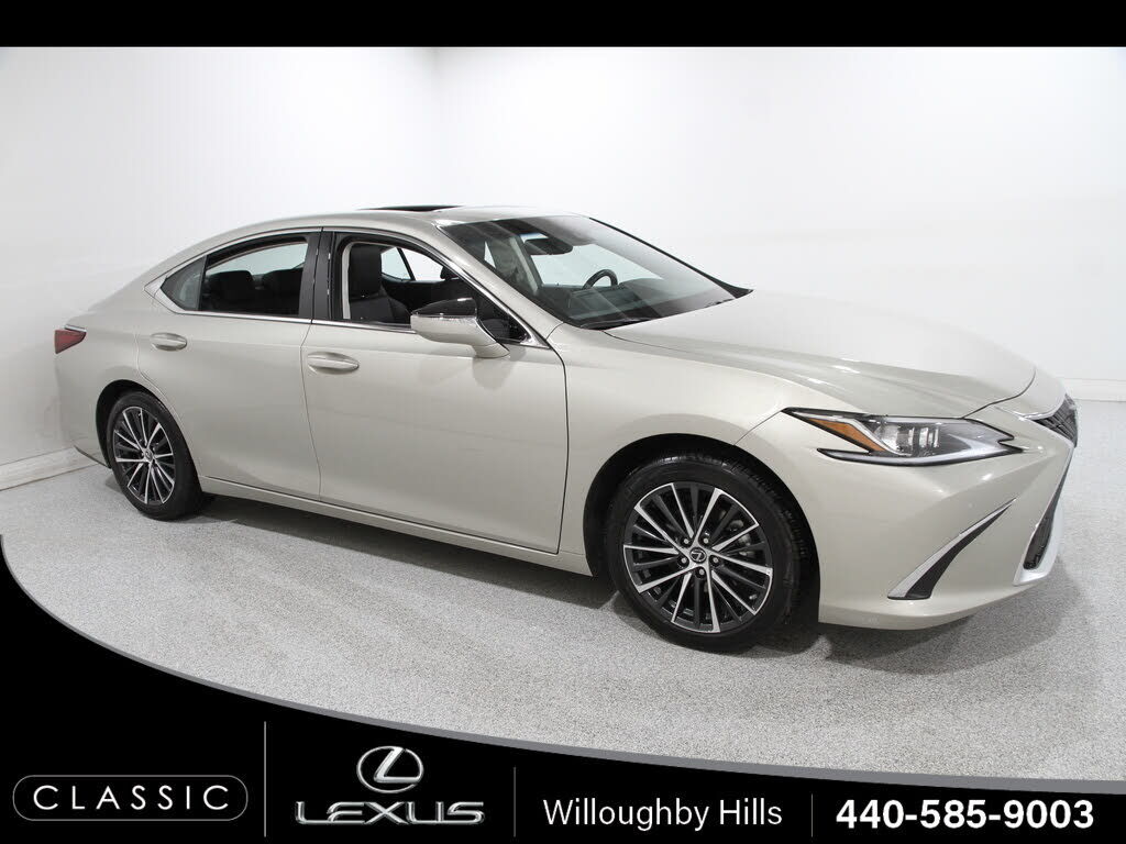 2025 LEXUS ES