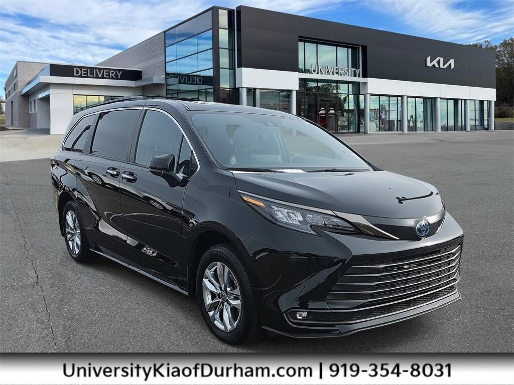 2023 TOYOTA Sienna
