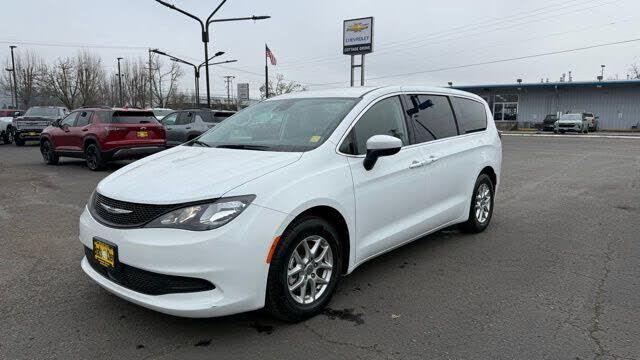 2023 CHRYSLER Voyager