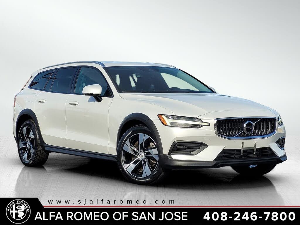 2020 VOLVO V60CC