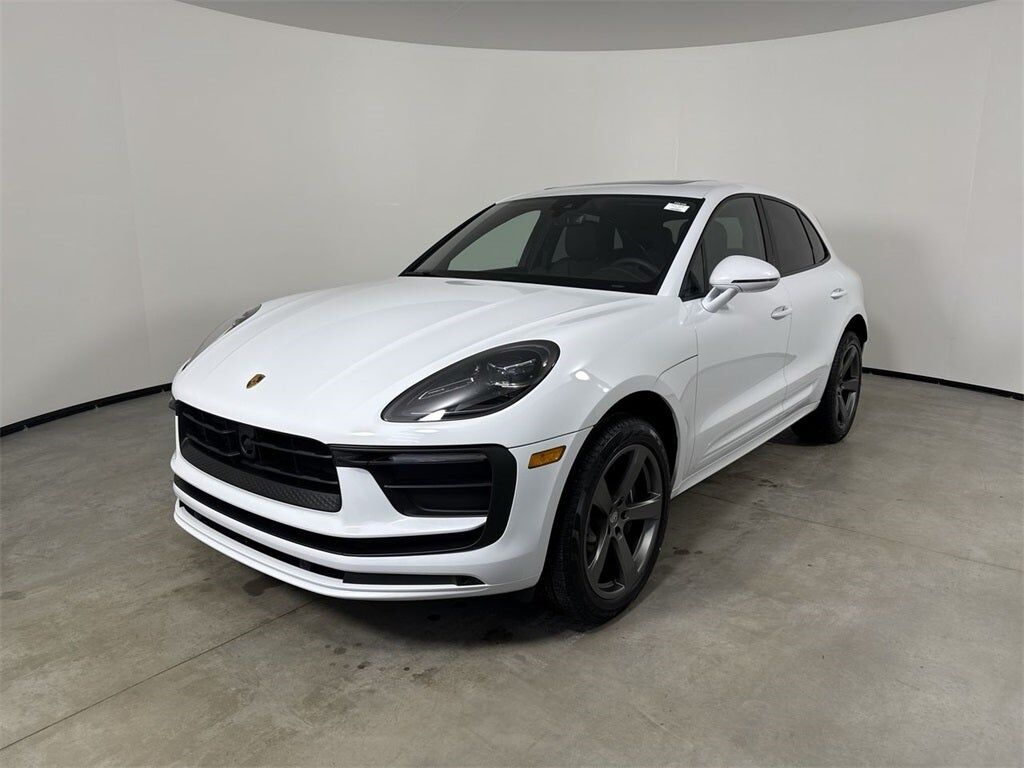 2026 PORSCHE Macan