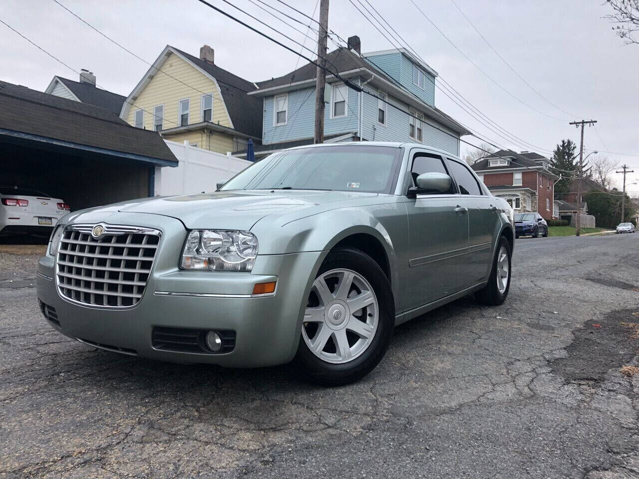 2005 CHRYSLER 300