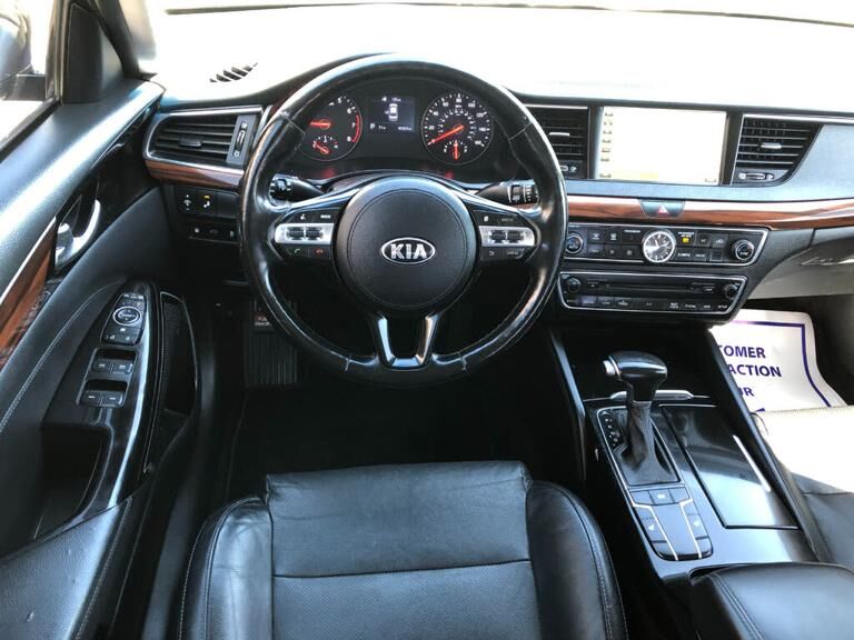 2017 KIA Cadenza