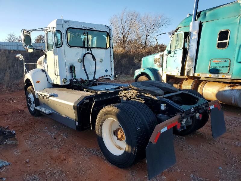 2017 PETERBILT 348