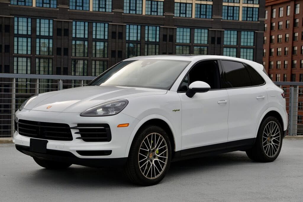 2022 PORSCHE Cayenne