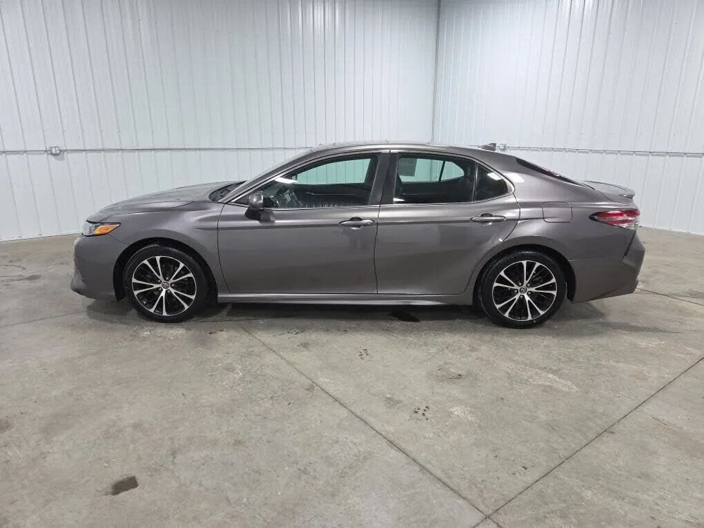 2019 TOYOTA Camry