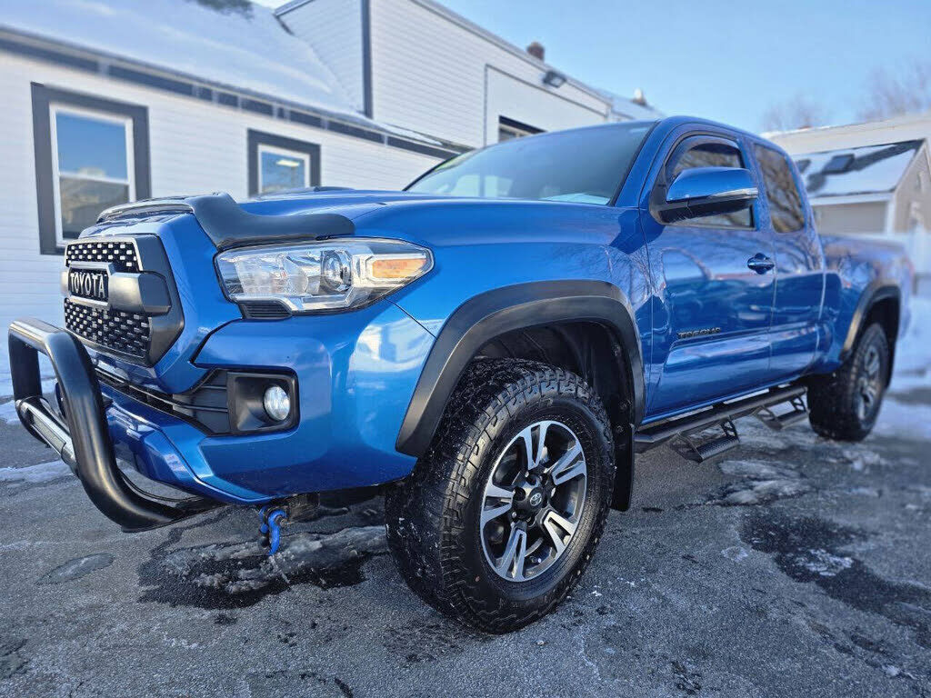 2017 TOYOTA Tacoma