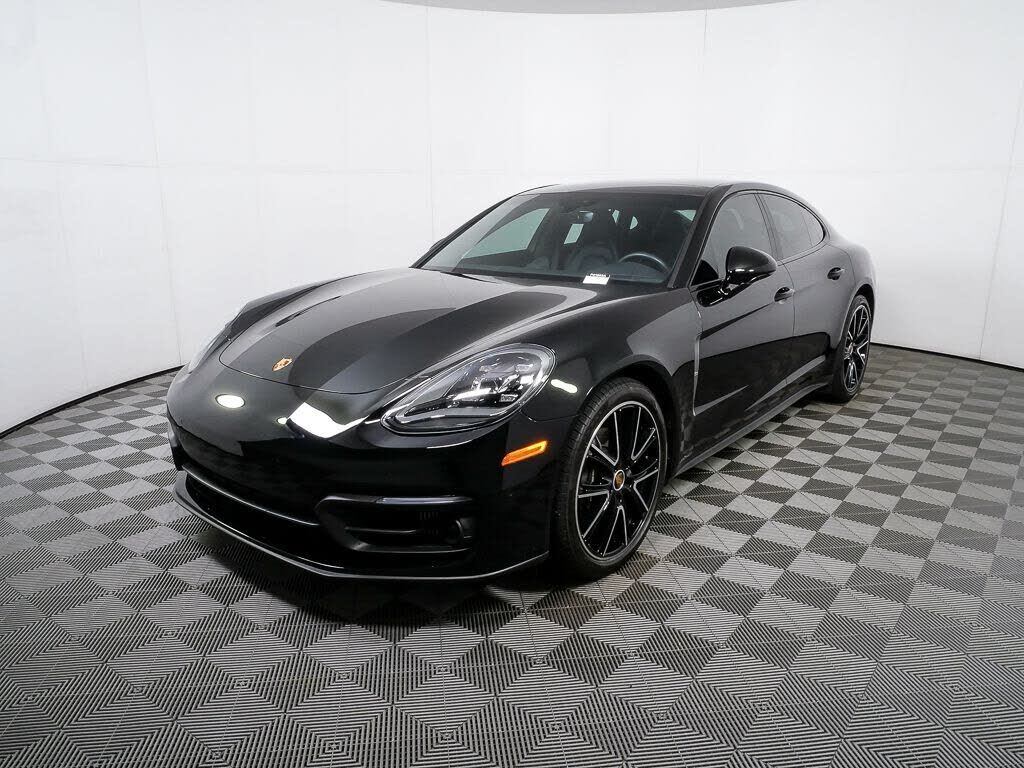 2023 PORSCHE Panamera
