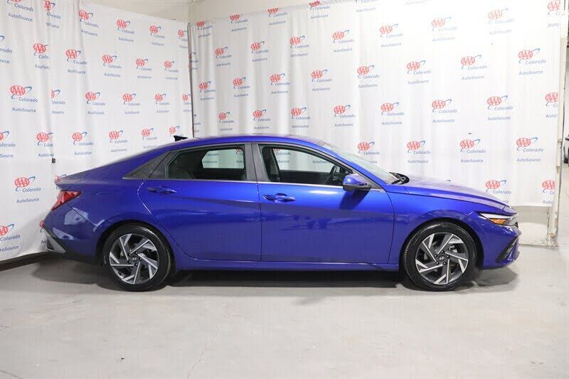 2024 HYUNDAI Elantra