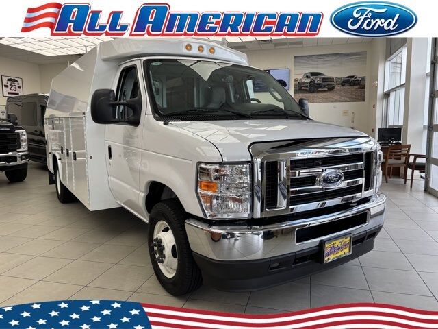 2025 FORD E-350