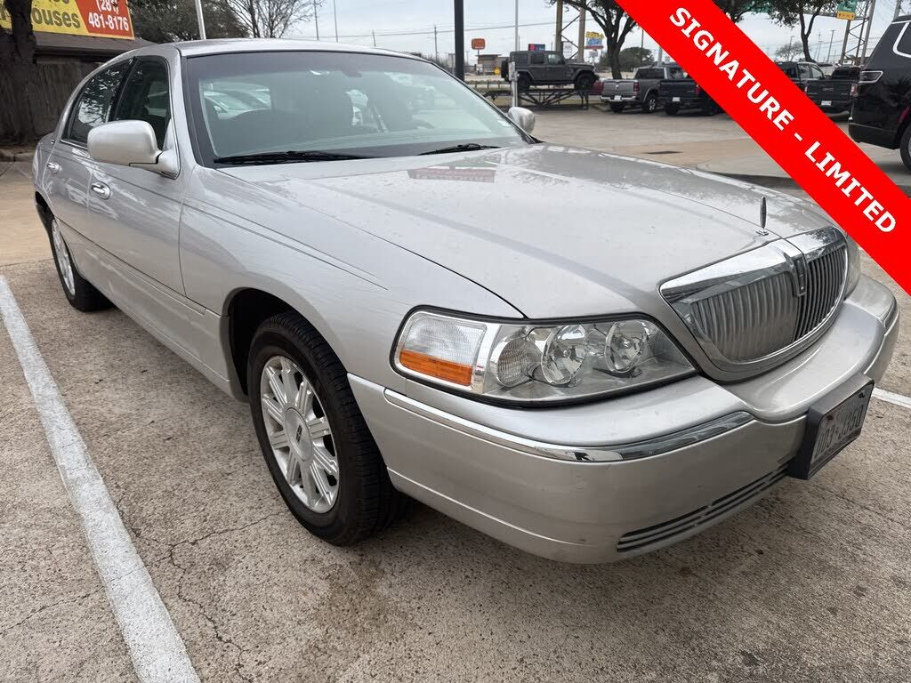 2009 LINCOLN Town Car
