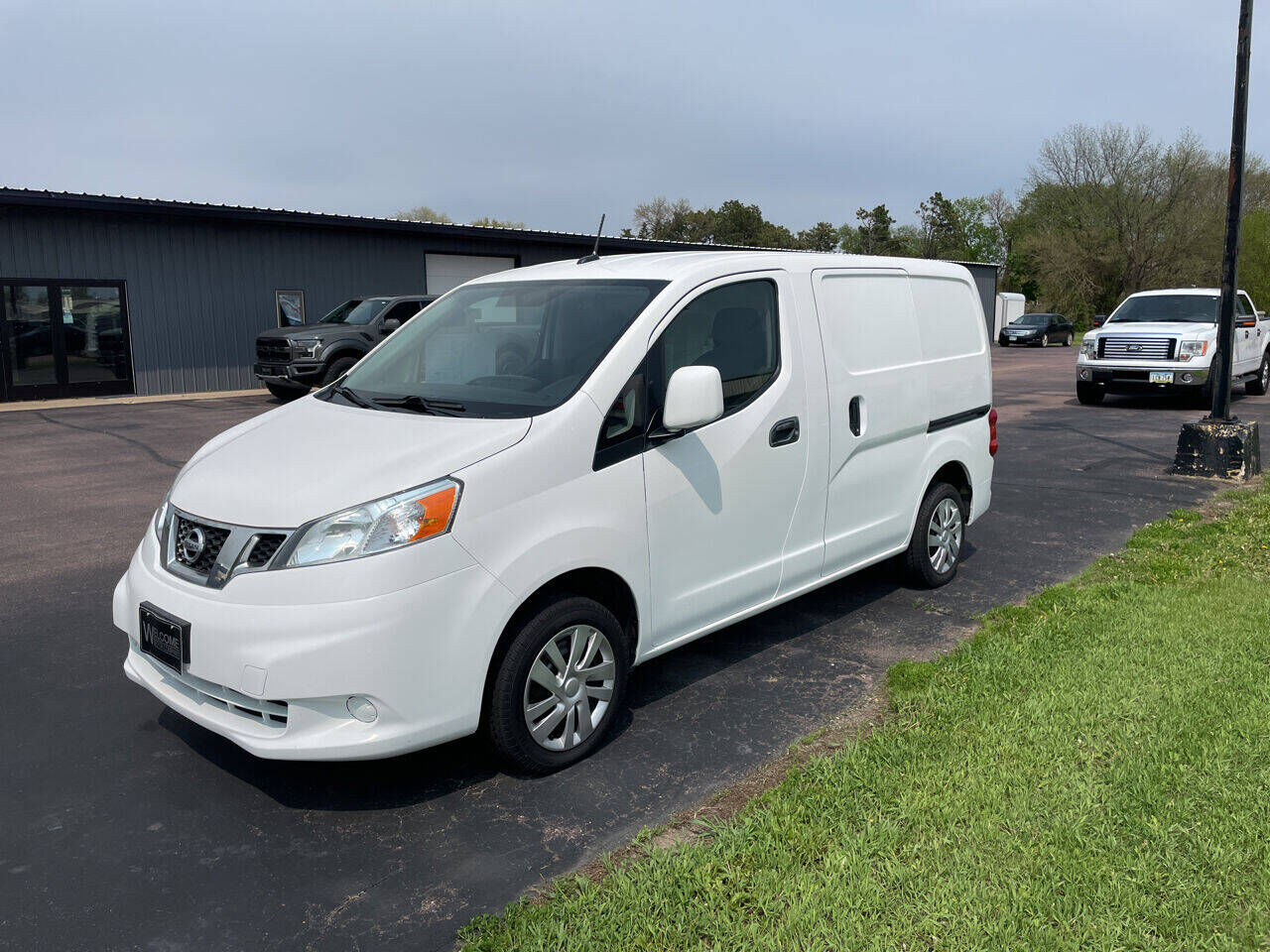 2017 NISSAN NV200