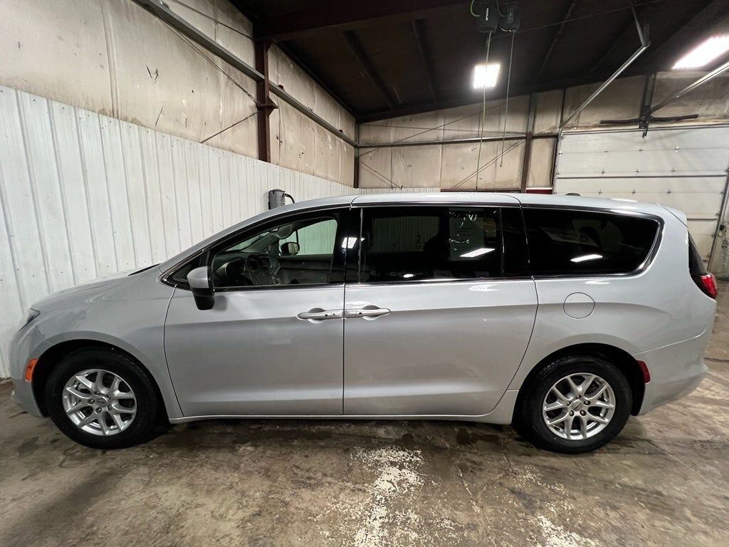 2023 CHRYSLER Voyager