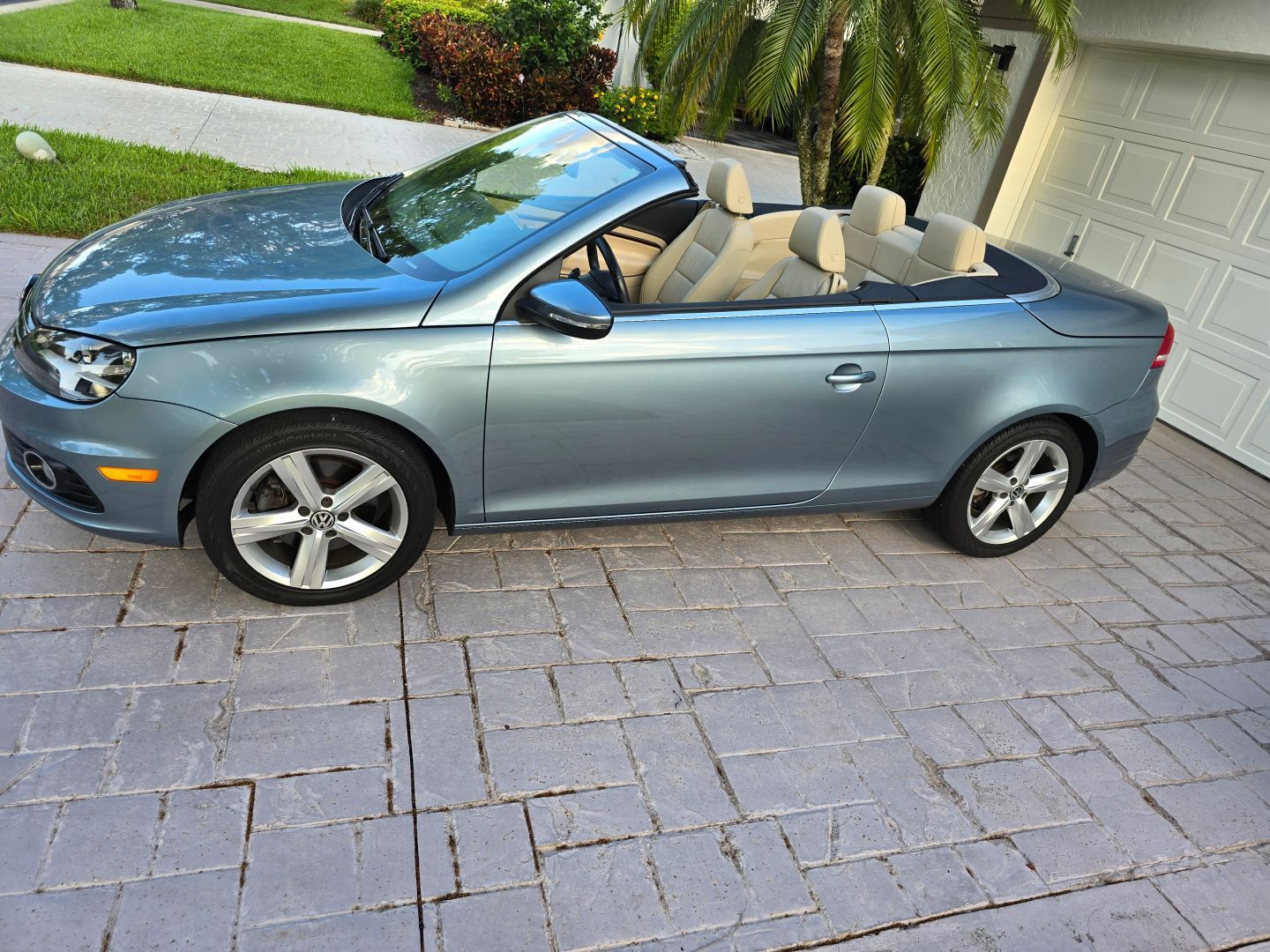 2012 VOLKSWAGEN Eos
