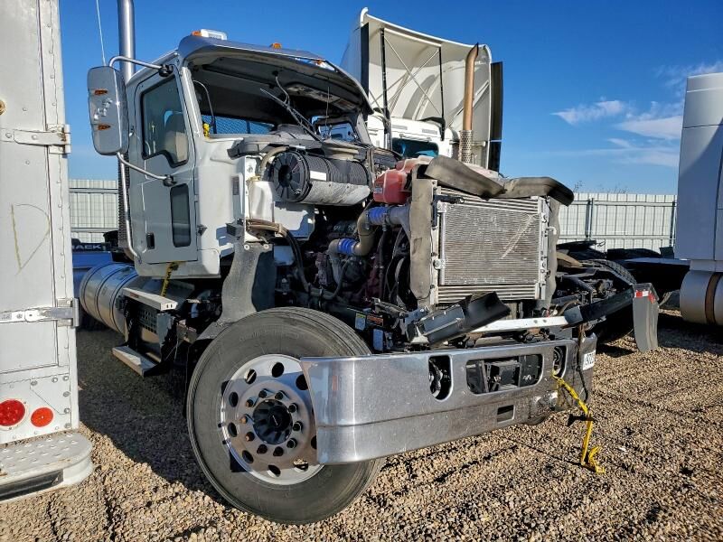 2023 MACK Pinnacle