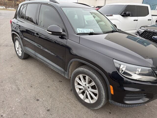 2017 VOLKSWAGEN Tiguan