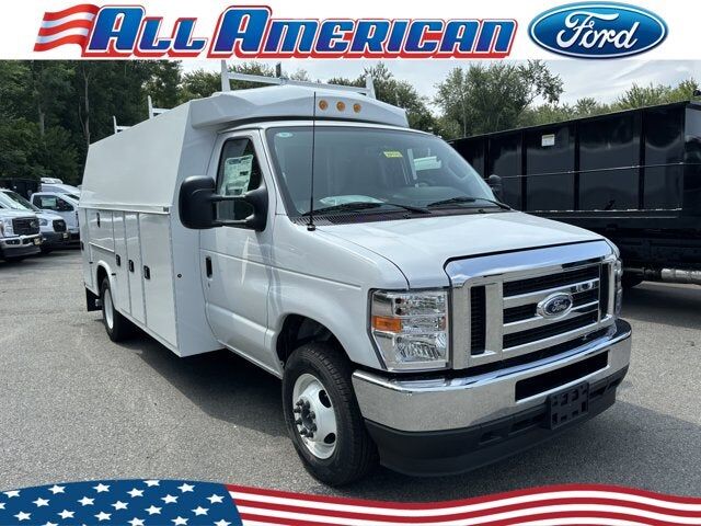 2025 FORD E-350