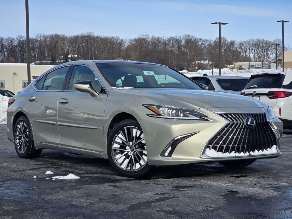 2022 LEXUS ES
