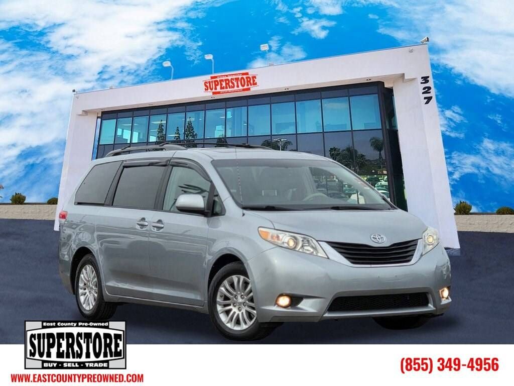 2011 TOYOTA Sienna