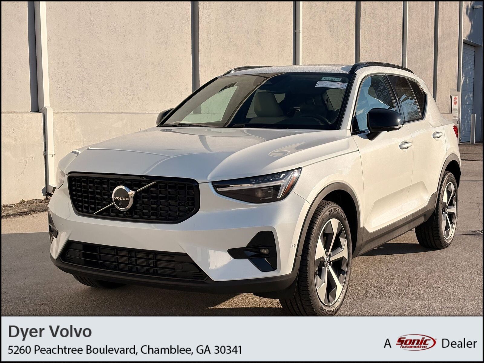 2026 VOLVO XC40