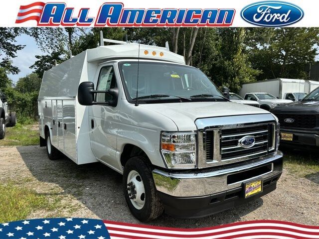 2025 FORD E-350