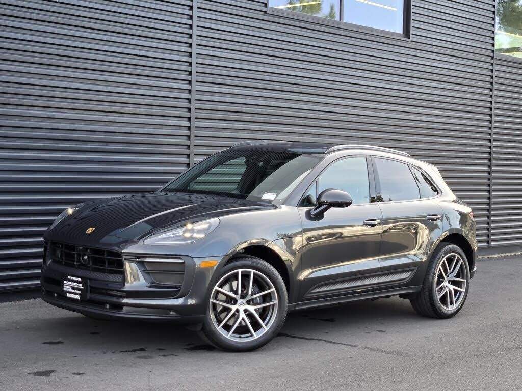 2025 PORSCHE Macan