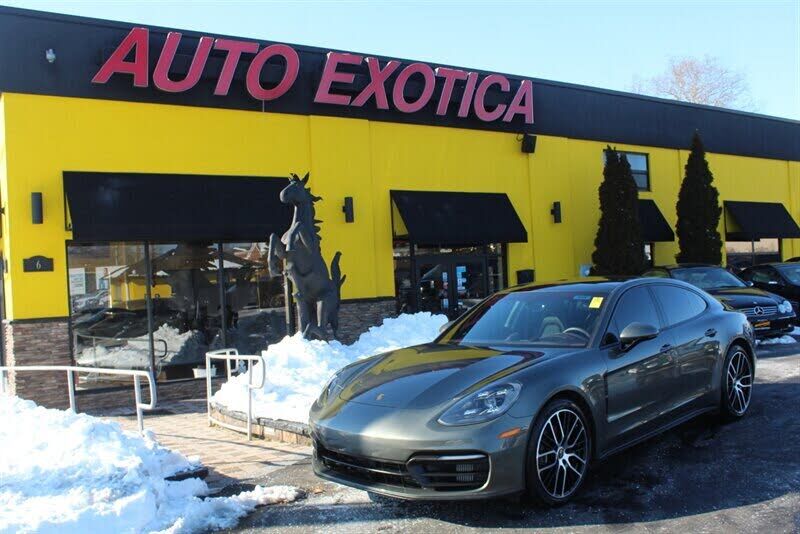 2022 PORSCHE Panamera